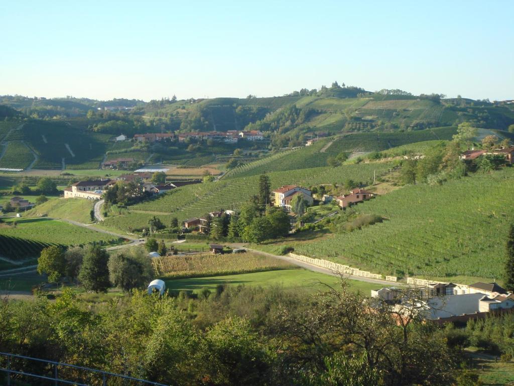 Agriturismo Cascina Vrona Villa Monteu Roero Kültér fotó