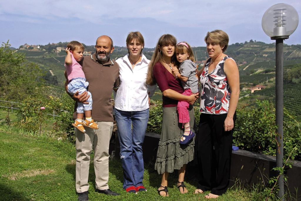 Agriturismo Cascina Vrona Villa Monteu Roero Kültér fotó