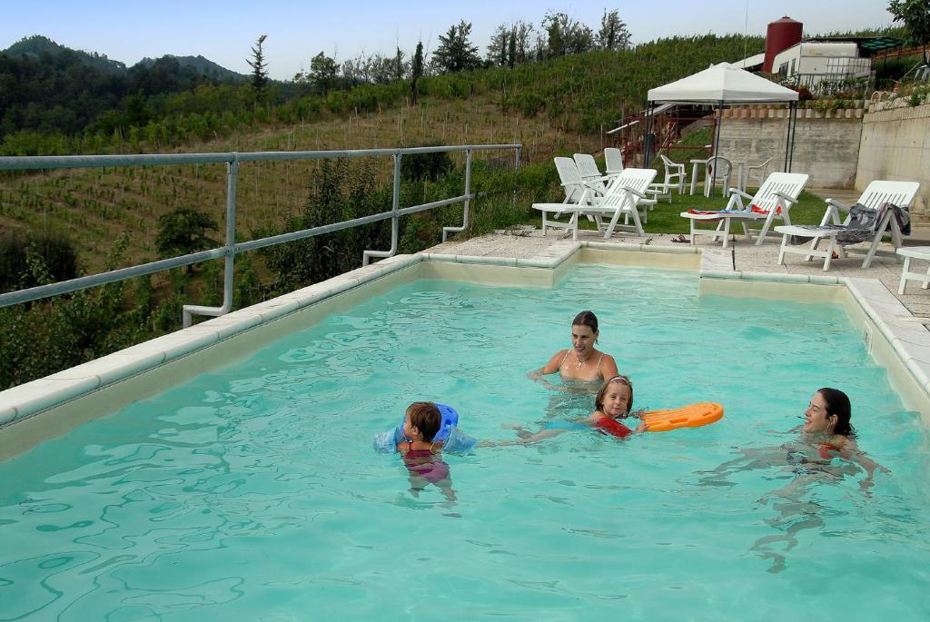 Agriturismo Cascina Vrona Villa Monteu Roero Kültér fotó